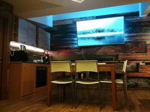 Køkken eller tekøkken på Boutique & artistic 3 bedroom apartment.