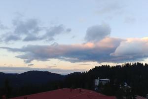 En generel udsigt til bjerge eller udsigt til bjerge taget fra lejligheden