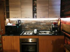 Køkken eller tekøkken på Boutique & artistic 3 bedroom apartment.