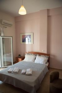 A bed or beds in a room at Musses House