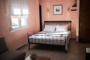 A bed or beds in a room at Musses House