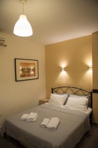 A bed or beds in a room at Musses House