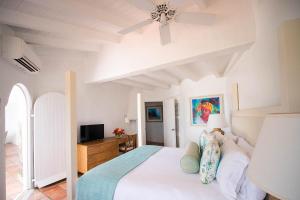 Cama o camas de una habitación en Windjammer Landing Resort and Residences