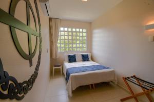 a small bedroom with a bed and a window at Casa Pouso das Fadas com Arrumadeira e Cozinheira Profissional in Maragogi +86 photos
