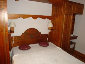 Appartement Pralognan-la-Vanoise, 3 pièces, 4 personnes - FR-1-464-120にあるベッド