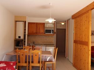 a kitchen and dining room with a table and chairs at Appartement Aussois, 2 pièces, 5 personnes - FR-1-508-189 in Aussois