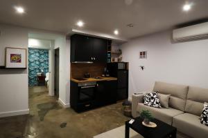 a living room with a couch and a kitchen at Apartamentos Abadía. in Corella +27 photos