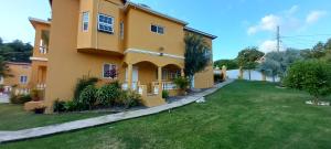 Το κτήριο όπου στεγάζεται  το bed & breakfast