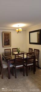 a dining room with a wooden table and chairs at Departamento Full 3D 2B Cerca de Playas en Arica in Arica