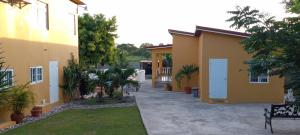Το κτήριο όπου στεγάζεται  το bed & breakfast