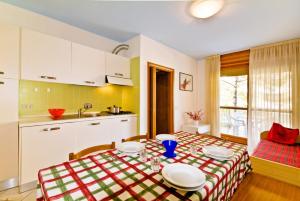 A kitchen or kitchenette at Residence Giuliana