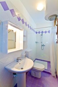 A bathroom at Residence Giuliana