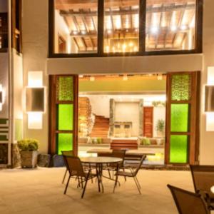 a dining room with a table and chairs in a building at Casa Campestre Montenegro cerca al Parque del Café con piscina privada in Montenegro