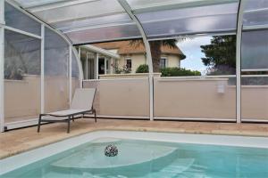 Bazén v ubytovaní Piscine chauffée-Beauval et Châteaux- alebo v jeho blízkosti