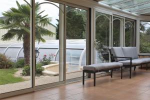 Vonkajšia záhrada v ubytovaní Piscine chauffée-Beauval et Châteaux-