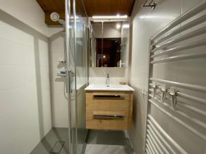 Kúpeľňa v ubytovaní Appartement chaleureux près du domaine skiable du Linga, Multi Pass été à 3€/jour/personne - FR-1-693-18
