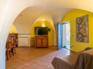 A television and/or entertainment centre at Agriturismo IL POGGIO DI VASIA CITR00864-AGR-0001