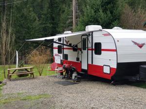 Idleyld ParkUmpqua's Last Resort - Wilderness Cabins, RV Park & Glamping的相册照片