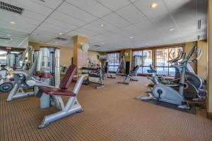 Fitness center at/o fitness facilities sa First Tracks 4202