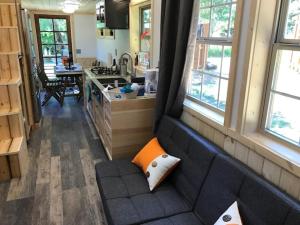 Umpqua's Last Resort - Wilderness Cabins, RV Park & Glamping的休息区