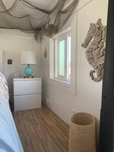Gallery image of Super cute, cozy houseboat in great location!!! in Sausalito