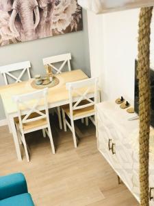 Część wypoczynkowa w obiekcie Pontevedra Apartments - Peregrina Family Suite