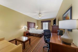 a hotel room with a bed and a couch at Best Western Plus Gadsden Hotel & Suites in Gadsden
