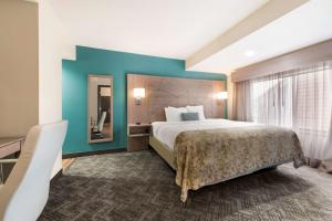 Postel nebo postele na pokoji v ubytování Best Western Fishkill Inn & Suites + 30 fotografií