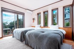 Un pat sau paturi într-o cameră la Villa Sunshine