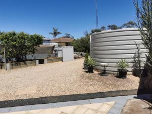 a backyard with a fence and some plants at Chrissie's Dongara in Kimba