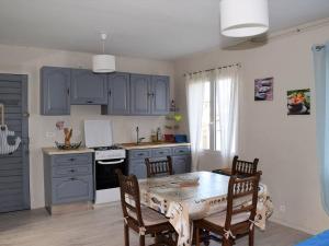 Dapur atau dapur kecil di Maison Perros-Guirec, 4 pièces, 6 personnes - FR-1-368-62