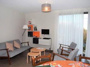 a living room with a couch and a table at Maison Trégastel, 3 pièces, 4 personnes - FR-1-368-72 in Trégastel