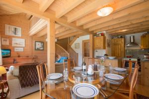 Dapur atau dapur kecil di Chalets d'en haut - Zaria - Happy Rentals