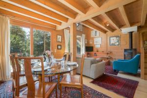 Ruang duduk di Chalets d'en haut - Zaria - Happy Rentals
