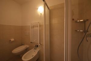 a bathroom with a shower and a toilet and a sink at Sponda Ski in- Ski out Mt 50 - Happy Rentals in Livigno