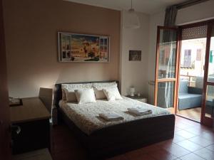 a bedroom with a bed with two towels on it at Dante091 in Palermo