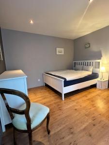 En eller flere senge i et værelse på Chalet Mignon - your vacation oasis at Lake Brienz