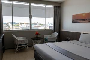 Postel nebo postele na pokoji v ubytování Pearl Hotel Phuket