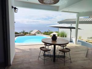 Bazén v ubytování T2 Villa Rêve d'ailleurs St Leu nebo v jeho okolí