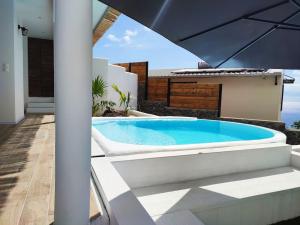 Bazén v ubytování T2 Villa Rêve d'ailleurs St Leu nebo v jeho okolí + 3 fotografie