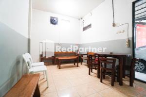 a restaurant with tables and chairs in a room at Bright Residence near ITC Mangga Dua Mitra RedDoorz in Jakarta +39 photos