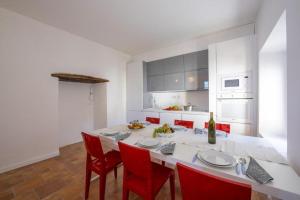 Køkken eller tekøkken på poolside apartment Cristina