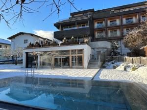 Bazén v ubytování Mari Pop Hotel nebo v jeho okolí
