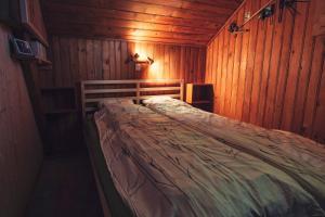Rúm í herbergi á Chalet les Mésanges - Salvan