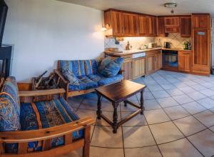 Eldhús eða eldhúskrókur á Chalet les Mésanges - Salvan