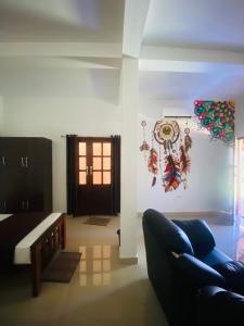 3 Hills Hostel的休息区