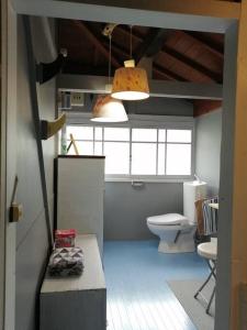 a small bathroom with a toilet and a sink at Twinkle Villa in Kokuryō
