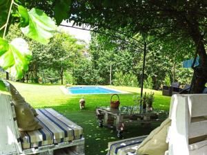 Bazén v ubytovaní A Viña de Lina. Turismo rural con piscina y finca. alebo v jeho blízkosti