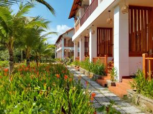 Taman di luar The Garden House Phu Quoc Resort
