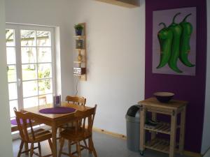 a dining room with a table and chairs at Katrins Ferienhof in Wüppels